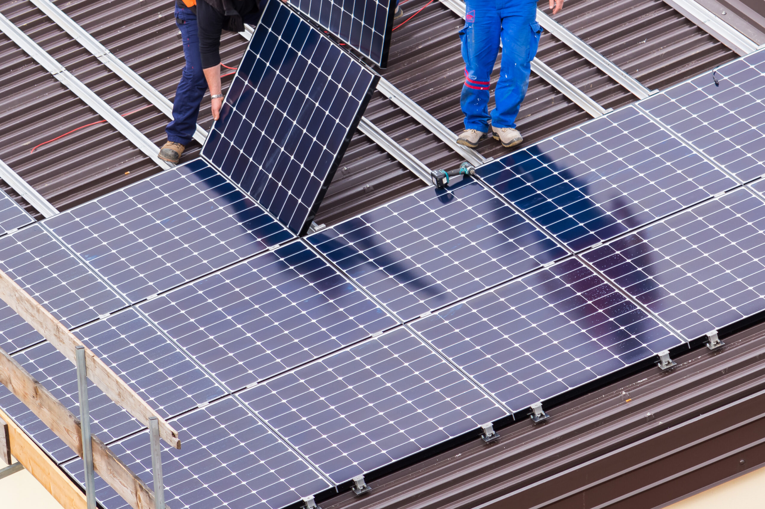 solar roofing installation in Des Moines, Iowa